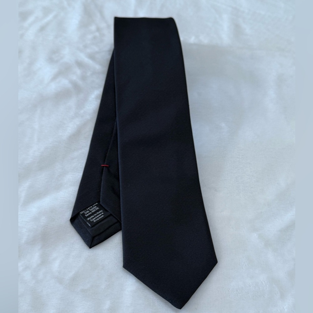 Hugo Boss Designer Solid Black Silk Tie - Picture 4 of 5